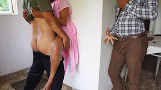 ගැණි ගෙන්නගත්ත හොරමිනිහා මාට්ටු Sri lankan cuck-old hubby watch her wifey sex fuck with his friend