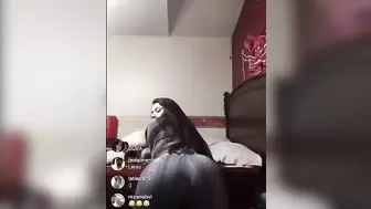 White Girl with Fat Booty Twerking in Leggings on Instagram Live