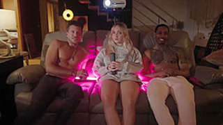 Le alquilamos una habitacion a una francesa y le hacemos dp