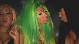 Nicki Minaj - Beez in the Trap (XXX)