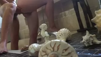 Une ï¿½tudiante se fait enculer sous sa douche