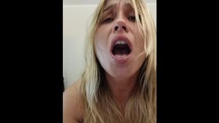 Innocent Chick's Cums On Expressions of Pleasure during Intense Real Homemade Female Cumming