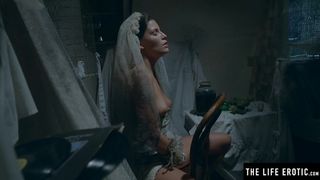 Watch a nasty abandoned bride masturbates to a mindblowing climax