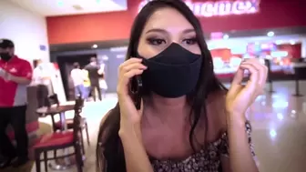 SELF PERSPECTIVE - Cuando acompañas al CINE a tu amiga Y NO llega su NOVIO