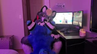 Gamer Furry Gets Blown Off & rides Fine Wolf Bitch In Return